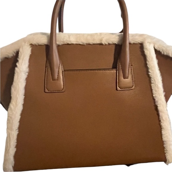 Michael Kors NWOT shoulder bag crossbody Satchal perfect for the winter - Picture 10 of 17